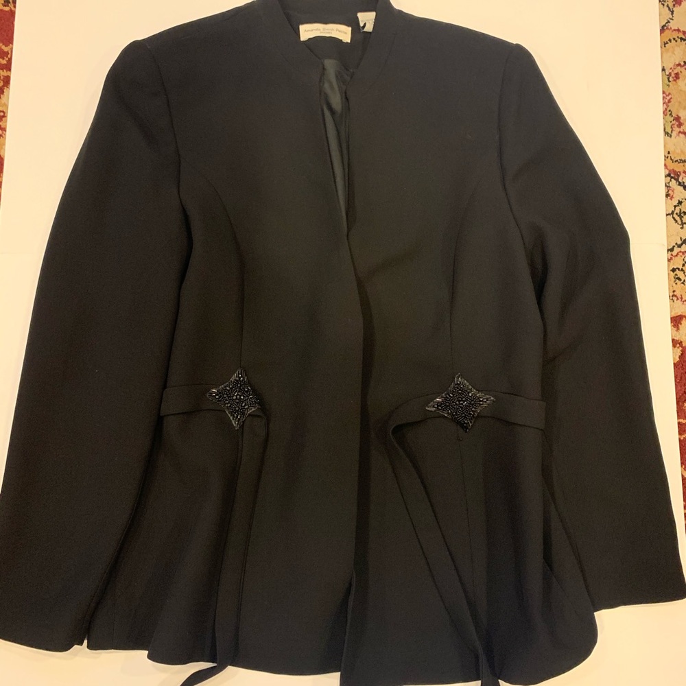 3 piece suit‎ Amanda Smith